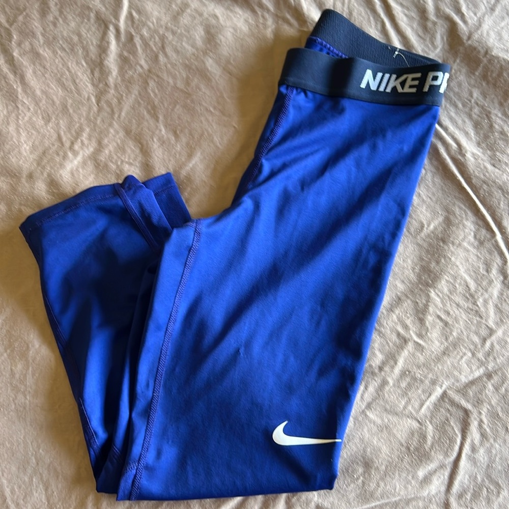 Nike pro capri length mid rise